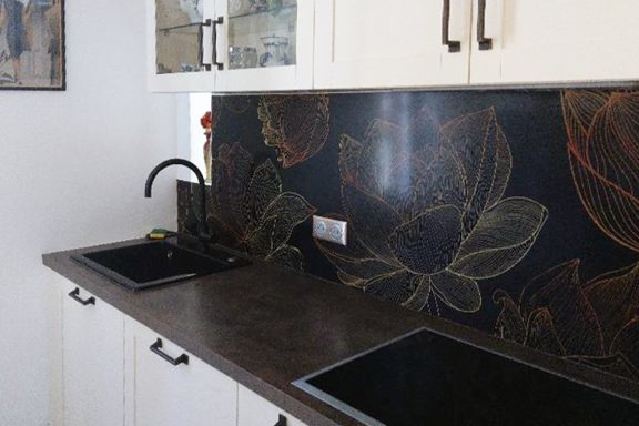 Crédence panoramique Lotus Art Décos Noir Finition Mate